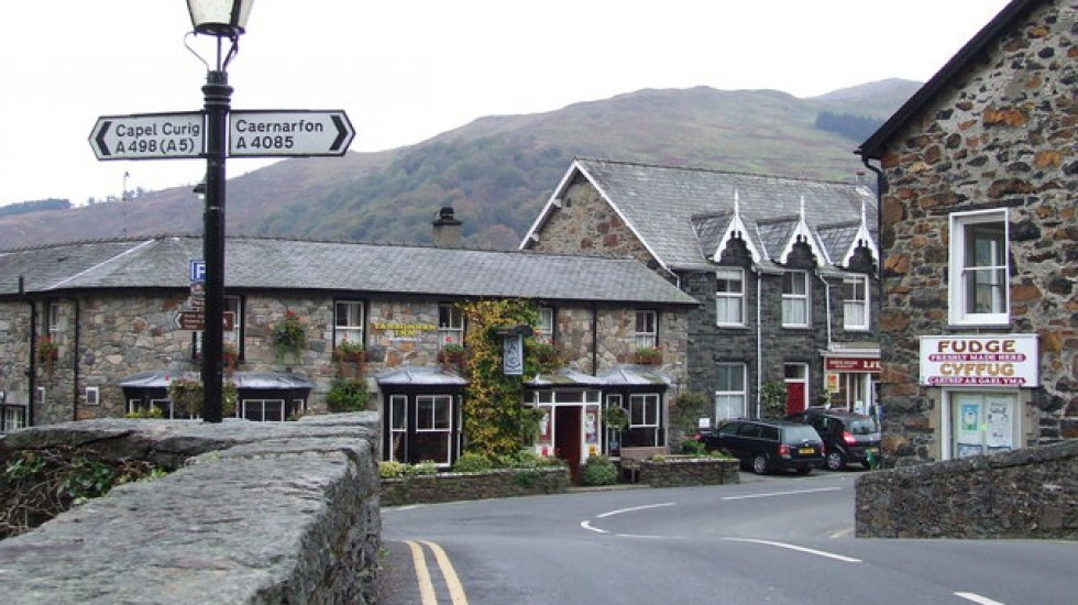 A4085/A498 around Snowdon