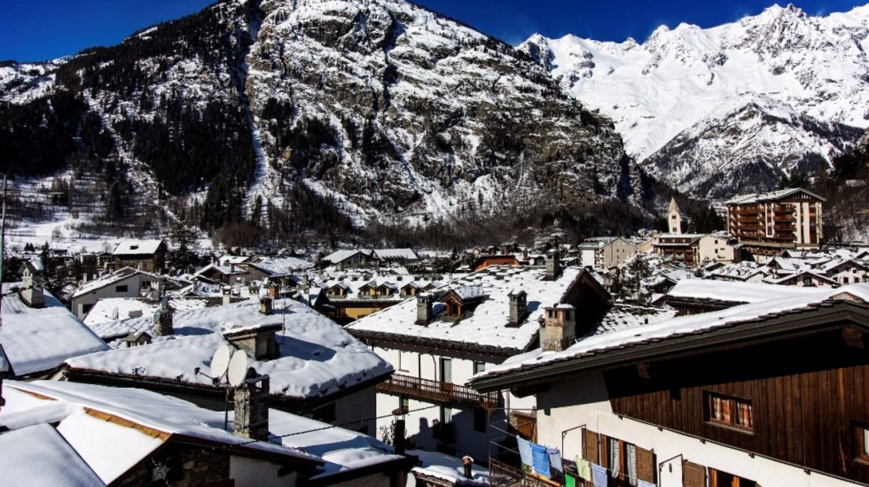 Courmayeur, Italy (910km from Calais)