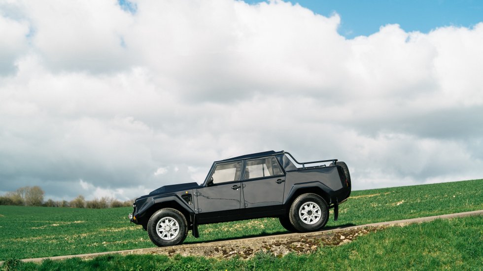 Lamborghini LM002